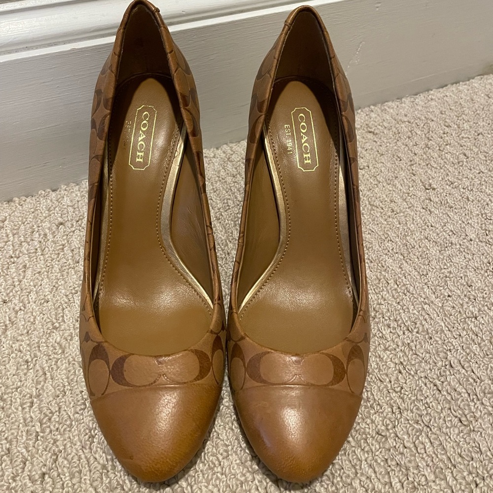 Coach logo embossed leather heel
